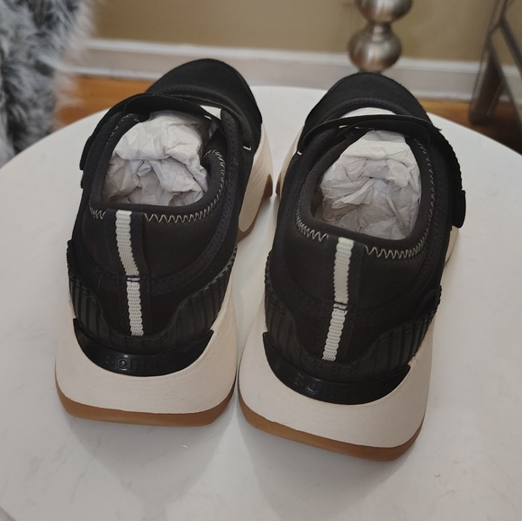 🆕⭐ Sorel Black Sneakers - Picture 11 of 15